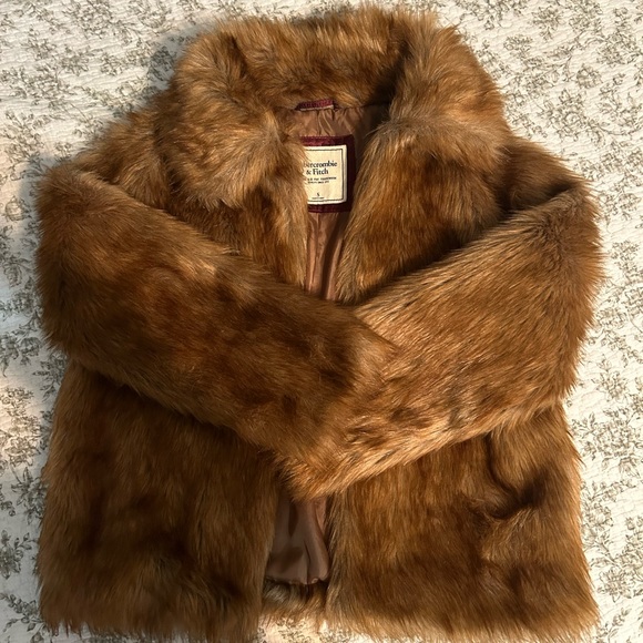 Abercrombie & Fitch Faux Fur Coat - Picture 2 of 5